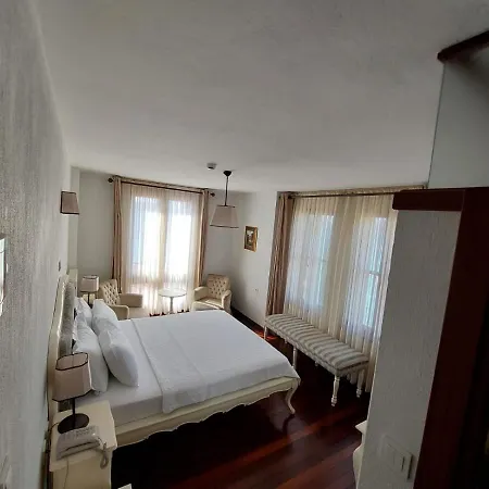 Otel Ferahi Evler Ayvalı