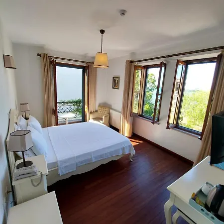 Ferahi Evler Otel Ayvalı