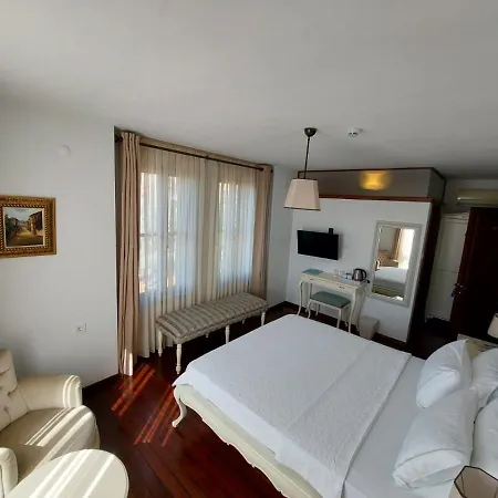 Ferahi Evler 3* Ayvalı