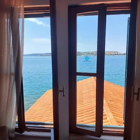 Ferahi Evler Otel Ayvalı