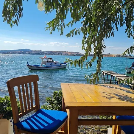 Ferahi Evler 3* Ayvalı