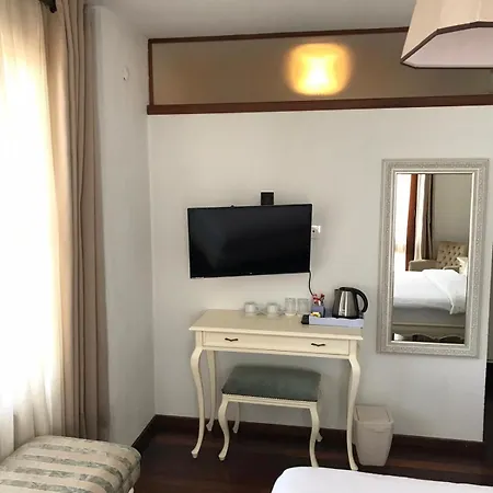 Ferahi Evler Otel Ayvalı