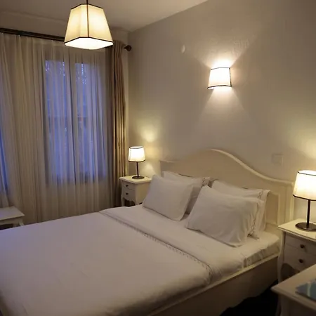 Ferahi Evler Otel Ayvalı
