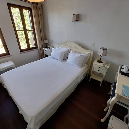 Ferahi Evler 3* Ayvalik