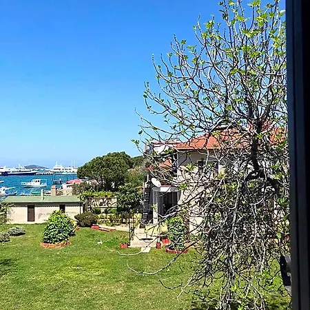 Ferahi Evler 3* Ayvalik