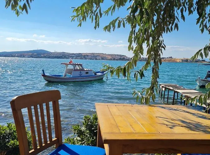 Ferahi Evler 3* Ayvalı