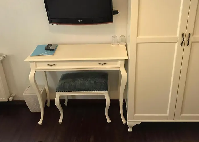 Ferahi Evler Ayvalı