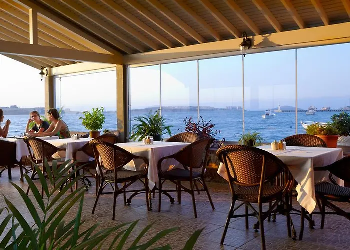 Ferahi Evler 3* Ayvalı